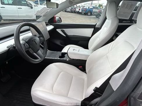 Used 2021 Tesla Model Y Long Range image 17