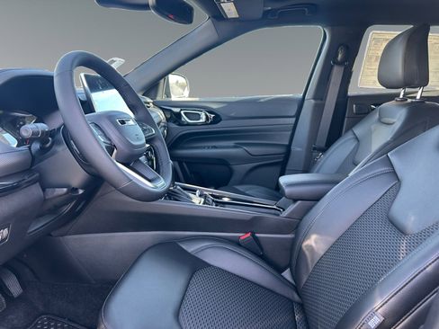 New 2026 Jeep Compass Latitude image 9