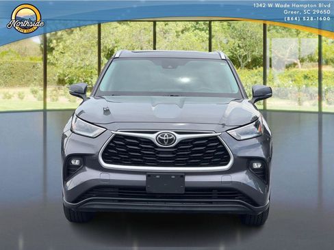 Used 2021 Toyota Highlander XLE AWD/4WD image 21