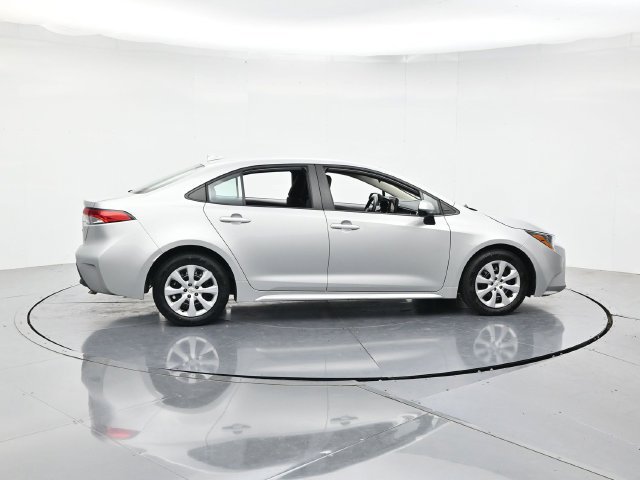 Used 2024 Toyota Corolla LE FWD image 2