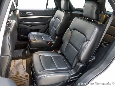 Used 2018 Ford Explorer XLT w/ Equipment Group 202A image 16