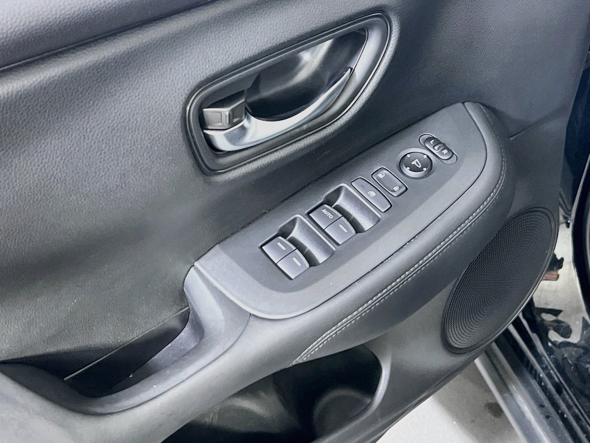 Used 2023 Honda HR-V LX image 17