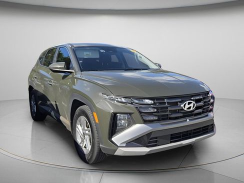 Used 2025 Hyundai Tucson SE FWD image 4