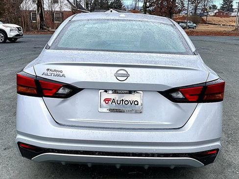 Used 2025 Nissan Altima 2.5 SV image 9