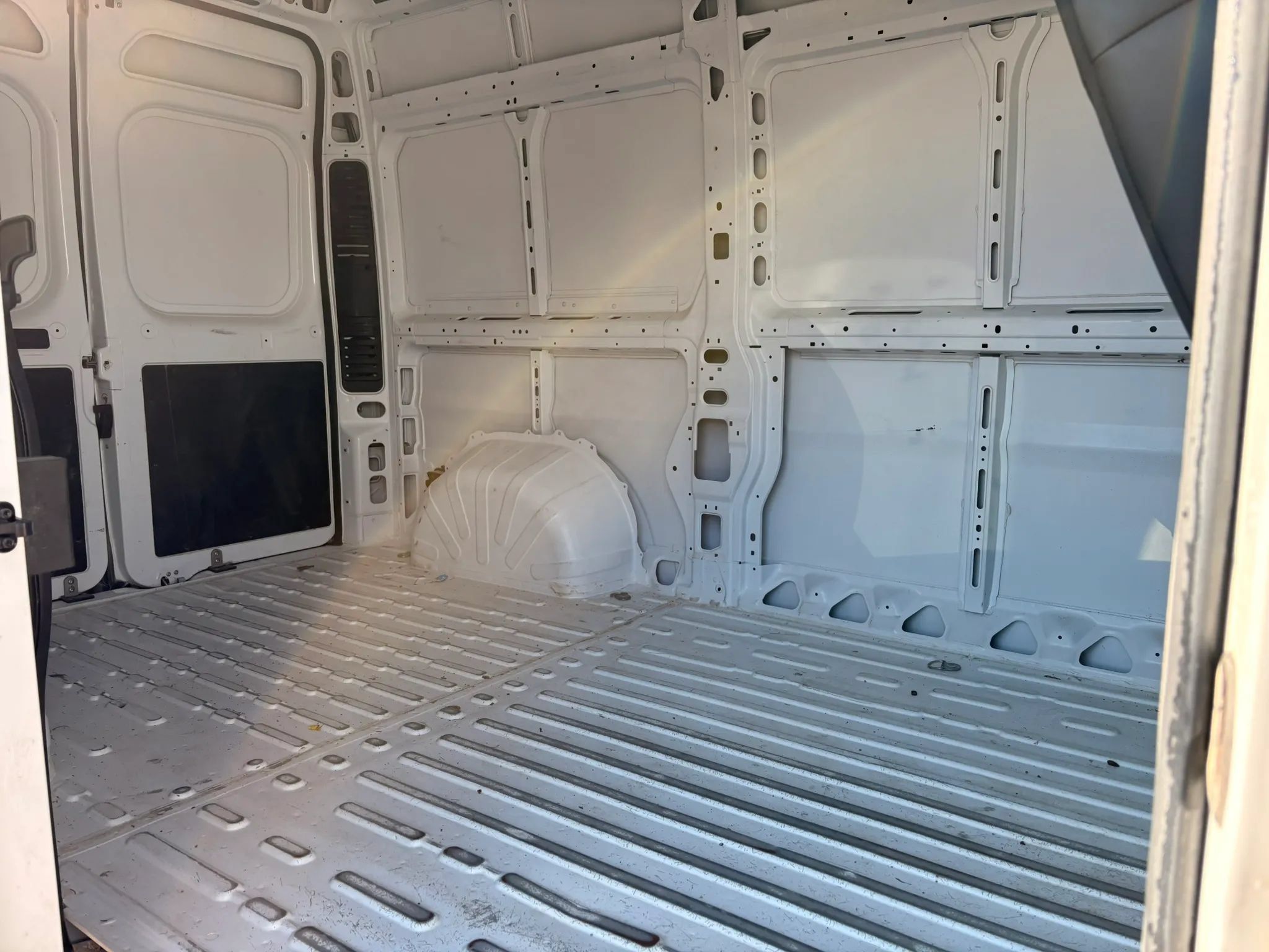 Used 2025 RAM ProMaster 2500 w/ Convenience Group FWD image 13