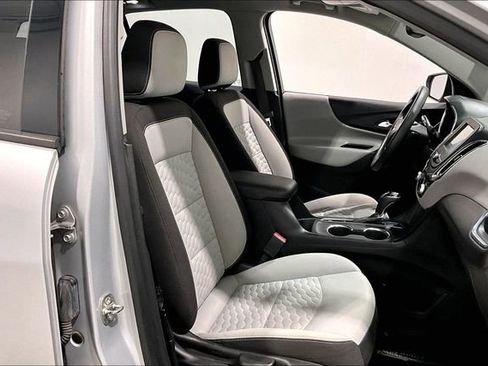 Used 2018 Chevrolet Equinox LS image 31