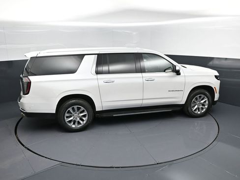New 2025 Chevrolet Suburban Premier image 35