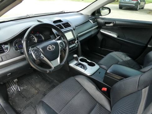 Used 2012 Toyota Camry SE FWD image 10