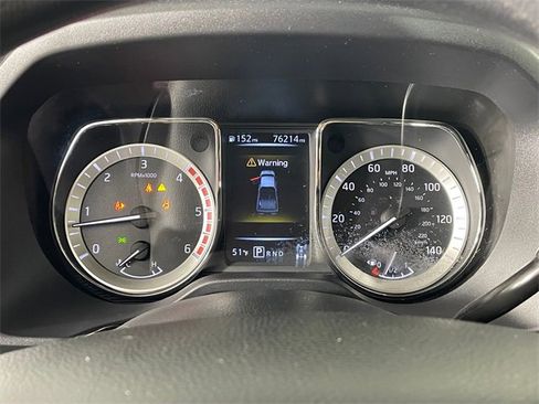 Used 2018 Nissan Titan SV image 5