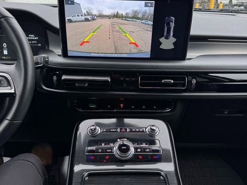 Used 2023 Lincoln Nautilus AWD w/ Premium Package image 11