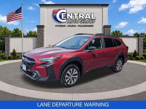 Used 2025 Subaru Outback Premium AWD/4WD image 3