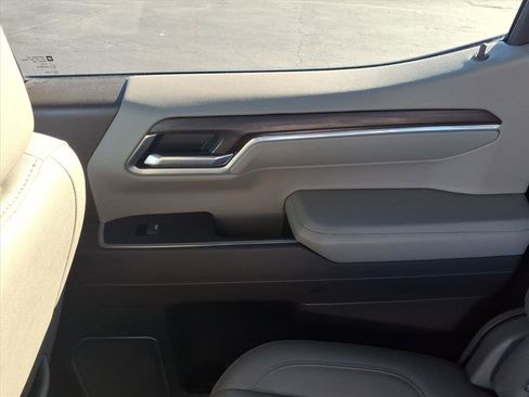 Used 2022 GMC Sierra 1500 SLT w/ SLT Convenience Package image 10