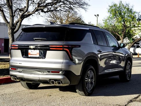 Used 2026 Chevrolet Traverse LT image 5