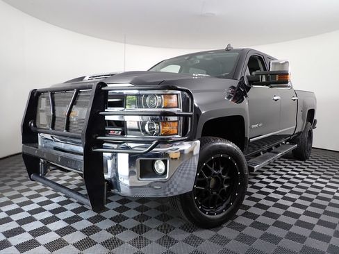 Used 2019 Chevrolet Silverado 2500 LTZ w/ Duramax Plus Package AWD/4WD image 2