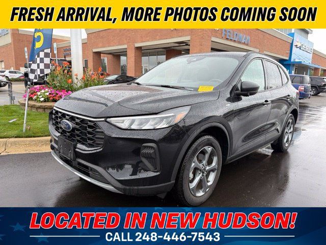 Used 2025 Ford Escape ST-Line AWD/4WD image 1