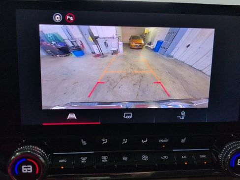 Used 2025 GMC Canyon AT4 w/ LPO, Off Road Lift Package AWD/4WD image 13