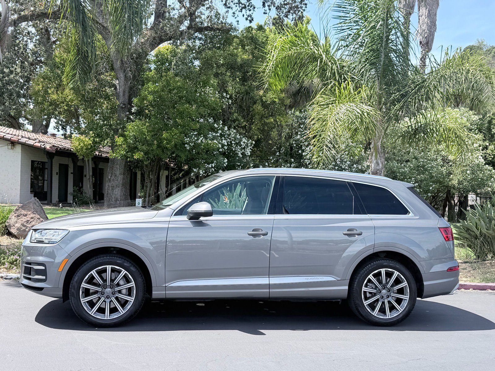 Used 2017 Audi Q7 3.0T Prestige AWD/4WD image 2