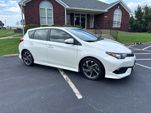 Used 2018 Toyota Corolla iM w/ All-Weather Mat Package FWD image 11