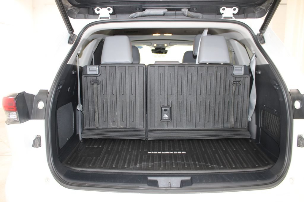 Used 2023 Toyota Highlander Limited FWD image 32