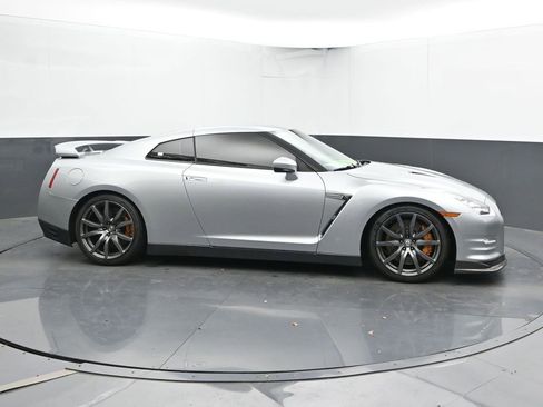 Used 2012 Nissan GT-R Premium AWD/4WD image 4