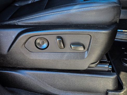 Used 2021 Chevrolet Tahoe Z71 w/ Z71 Off-Road Package image 35