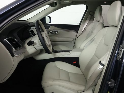 Certified 2025 Volvo XC90 T8 Plus w/ Protection Package Premier AWD/4WD image 31