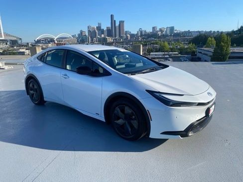 Certified 2024 Toyota Prius LE AWD/4WD image 28