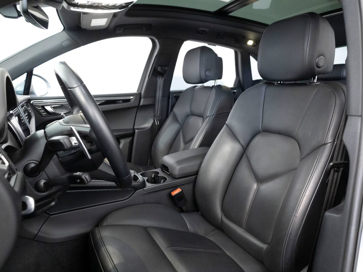 Certified 2024 Porsche Macan AWD/4WD image 5