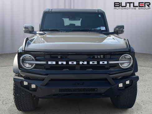 Certified 2025 Ford Bronco Outer Banks w/ Sasquatch Package AWD/4WD image 9