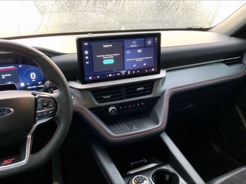 Used 2025 Ford Explorer ST image 7