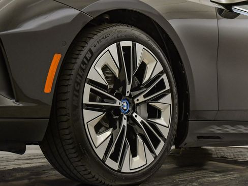 Used 2025 BMW i5 xDrive40 w/ Premium Package image 10