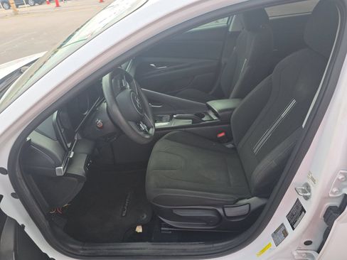 Used 2021 Hyundai Elantra SEL FWD image 3