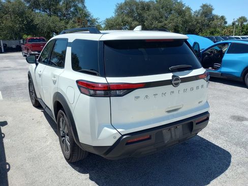 Used 2024 Nissan Pathfinder SV FWD image 2