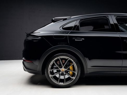 Used 2023 Porsche Cayenne Turbo GT image 35