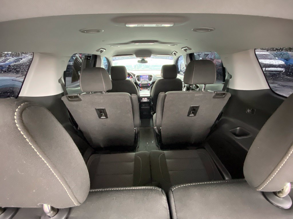 Used 2022 GMC Acadia SLE w/ Driver Convenience Package FWD image 24