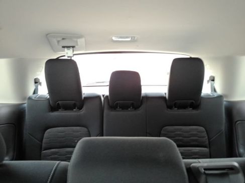Used 2025 Nissan Pathfinder SV FWD image 31