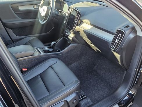 Certified 2025 Volvo XC40 B5 Core w/ Climate Package image 12