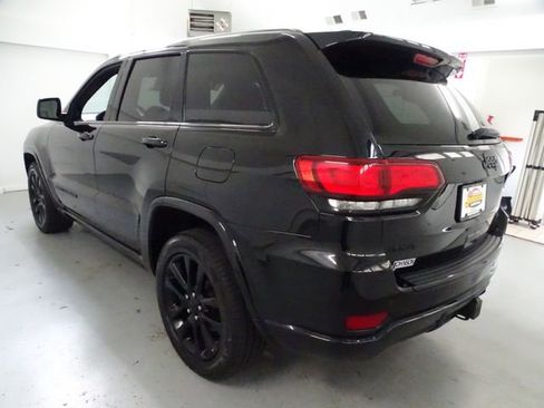 Used 2017 Jeep Grand Cherokee Altitude image 19