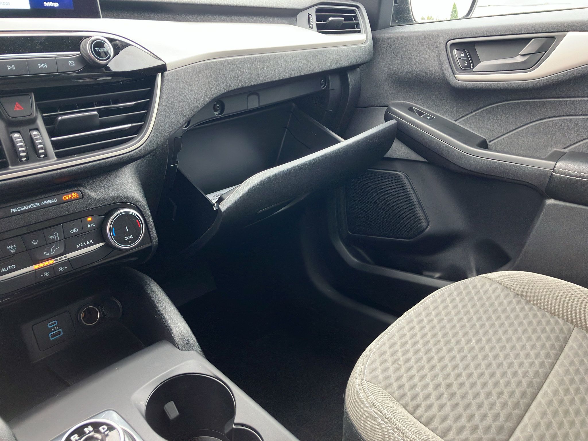 Used 2022 Ford Escape SE w/ SE Sport Appearance Package FWD image 23