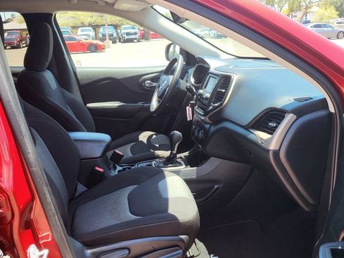Used 2016 Jeep Cherokee Sport FWD image 18