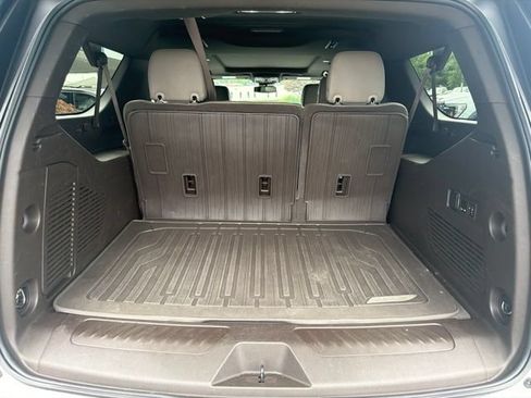 Used 2023 GMC Yukon XL SLT w/ SLT Premium Package AWD/4WD image 17
