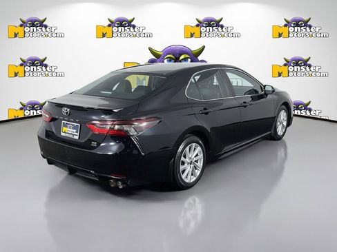 Used 2021 Toyota Camry SE image 5