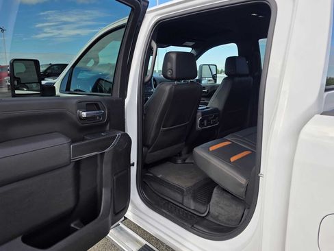 Used 2023 GMC Sierra 2500 AT4 w/ Snow Plow Prep/Camper Package AWD/4WD image 15