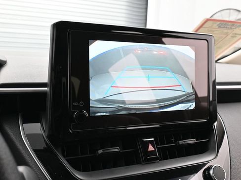 Used 2025 Toyota Corolla LE FWD image 16