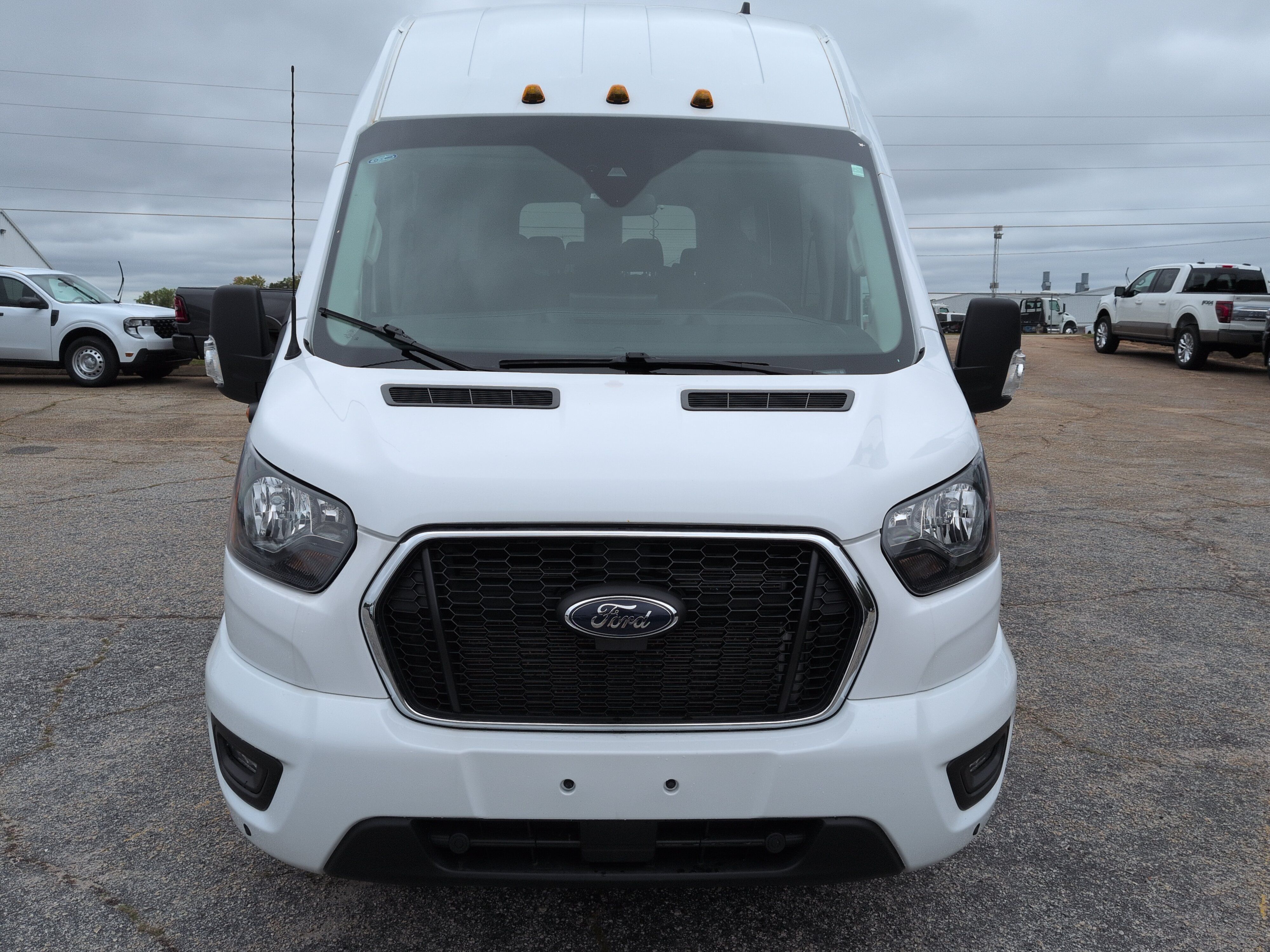 Certified 2025 Ford Transit 350 XLT RWD image 7
