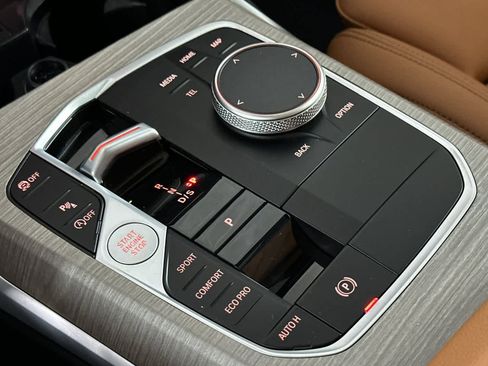 Used 2025 BMW 230i Coupe w/ Premium Package image 21