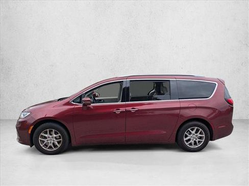 Used 2021 Chrysler Pacifica Touring-L FWD image 8