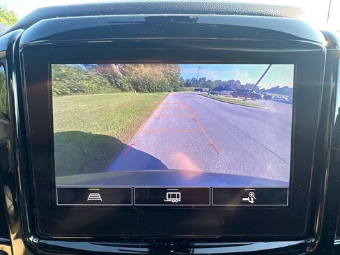 Used 2023 Chevrolet Traverse LT AWD/4WD image 7
