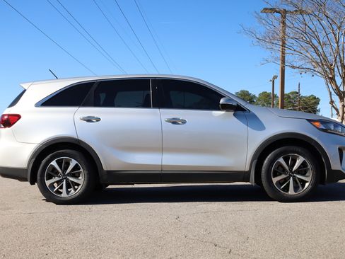 Used 2020 Kia Sorento LX image 6