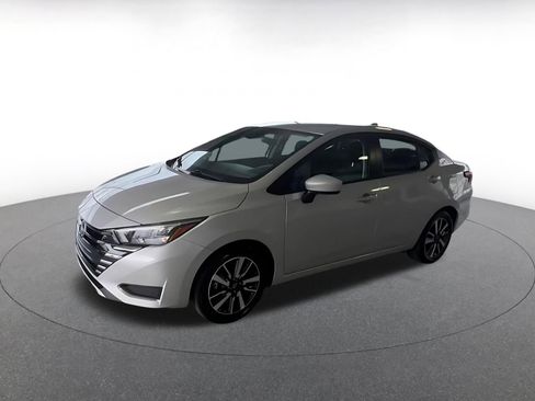 Used 2025 Nissan Versa SV image 8